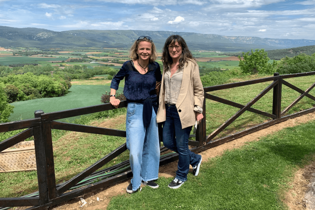 Pueblos de Álava, de abuelas a nietas y nietos.