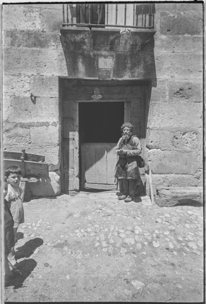 Pueblos de Álava, de abuelas a nietas y nietos. Maeztu