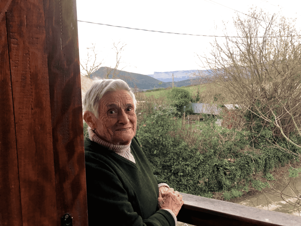 Pueblos de Álava, de abuelas a nietas y nietos. Ayala.