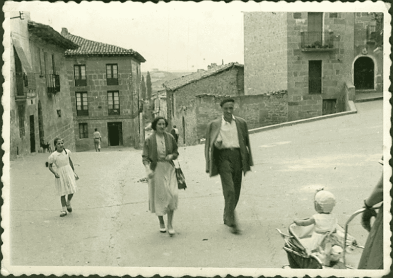 Pueblos de Álava, de abuelas a nietas y nietos. Elciego.