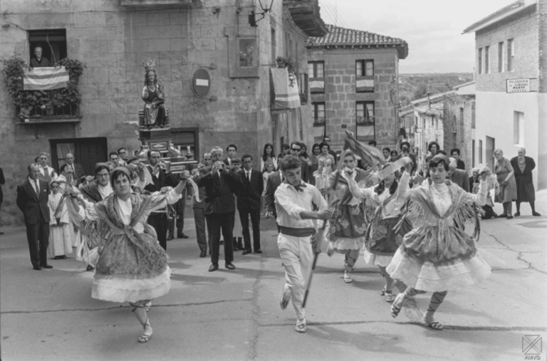Pueblos de Álava, de abuelas a nietas y nietos. Elciego.