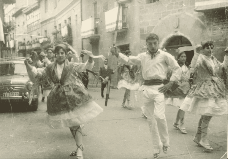 Pueblos de Álava, de abuelas a nietas y nietos. Elciego.